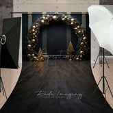 Aperturee - Aperturee Black and Gold Balloon Arch Sweep Backdrop Elegant Christmas Decor New Year’s Eve Party Photo Floor Drop